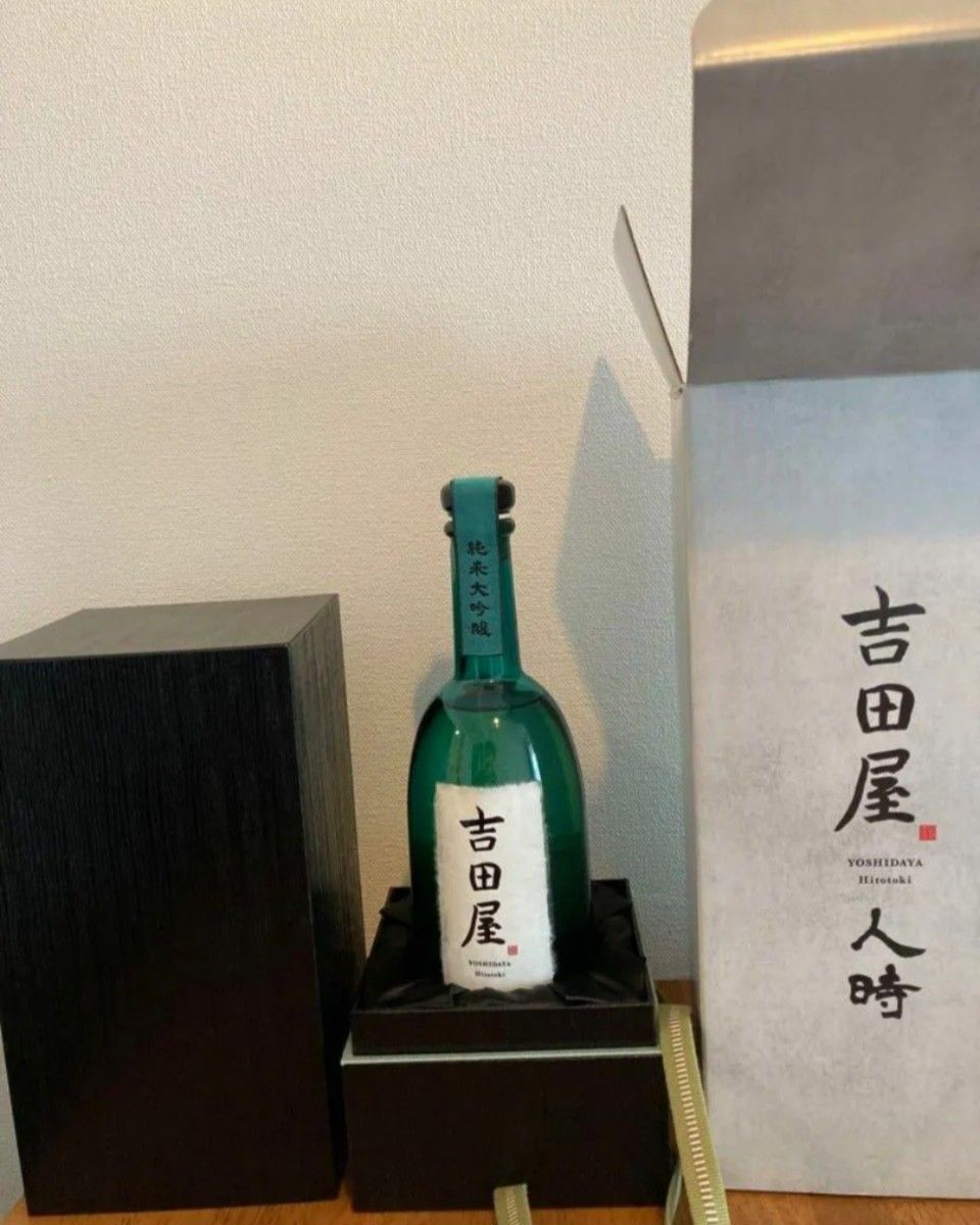 幻の日本酒 吉田屋 大吟醸 720ml 木箱入り(楽天市場】木箱入 幻の日本酒 吉田屋 大吟醸 720ml 木箱入り(楽天市場】木箱入