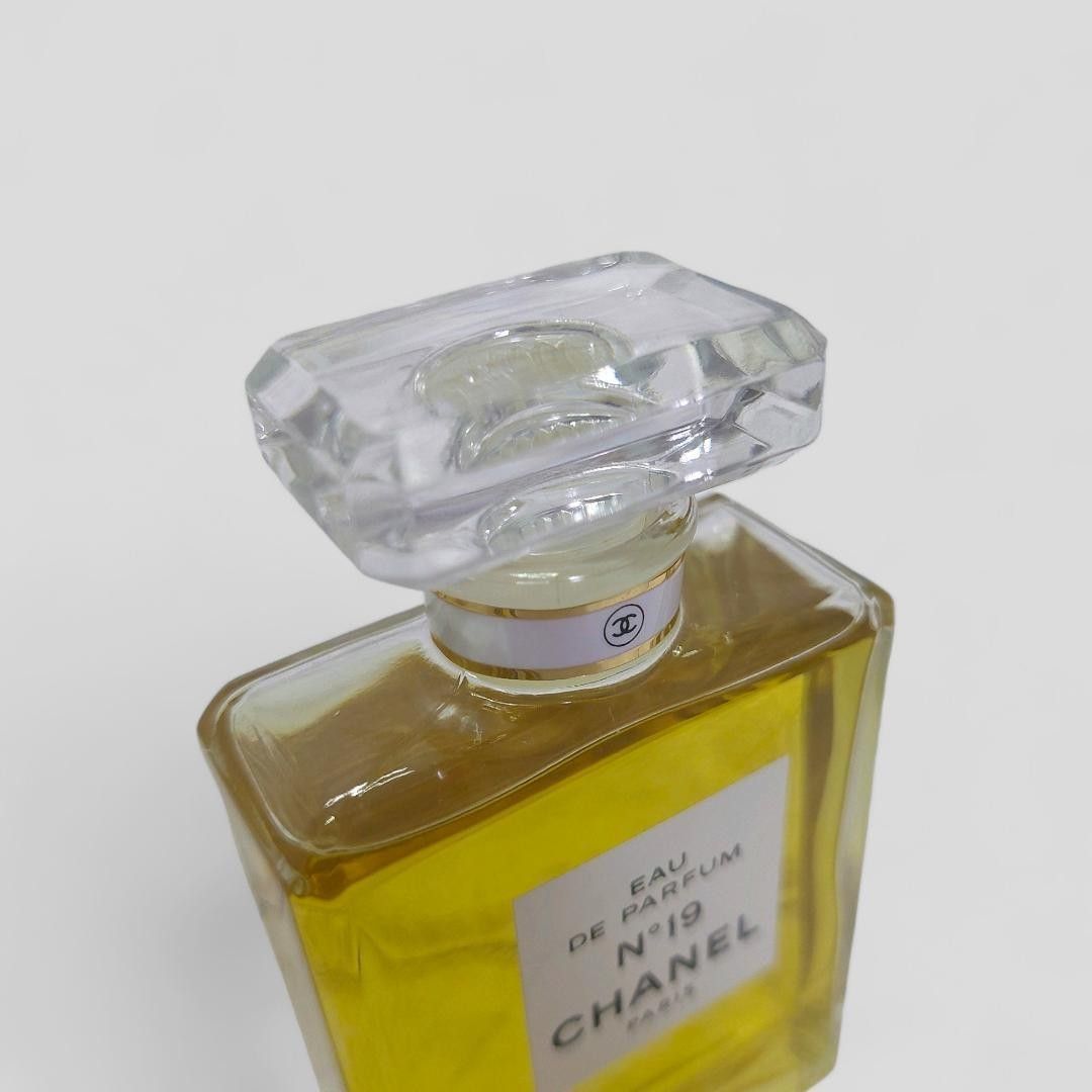 ほぼ未使用】CHANEL シャネル 香水 19番 no19 EAU DE PARFUM ほぼ未使用】CHANEL シャネル 香水 19番 no19 EAU DE PARFUM