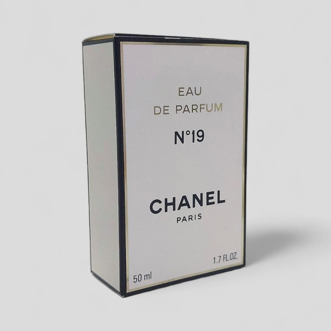 ほぼ未使用】CHANEL シャネル 香水 19番 no19 EAU DE PARFUM ほぼ未使用】CHANEL シャネル 香水 19番 no19 EAU DE PARFUM