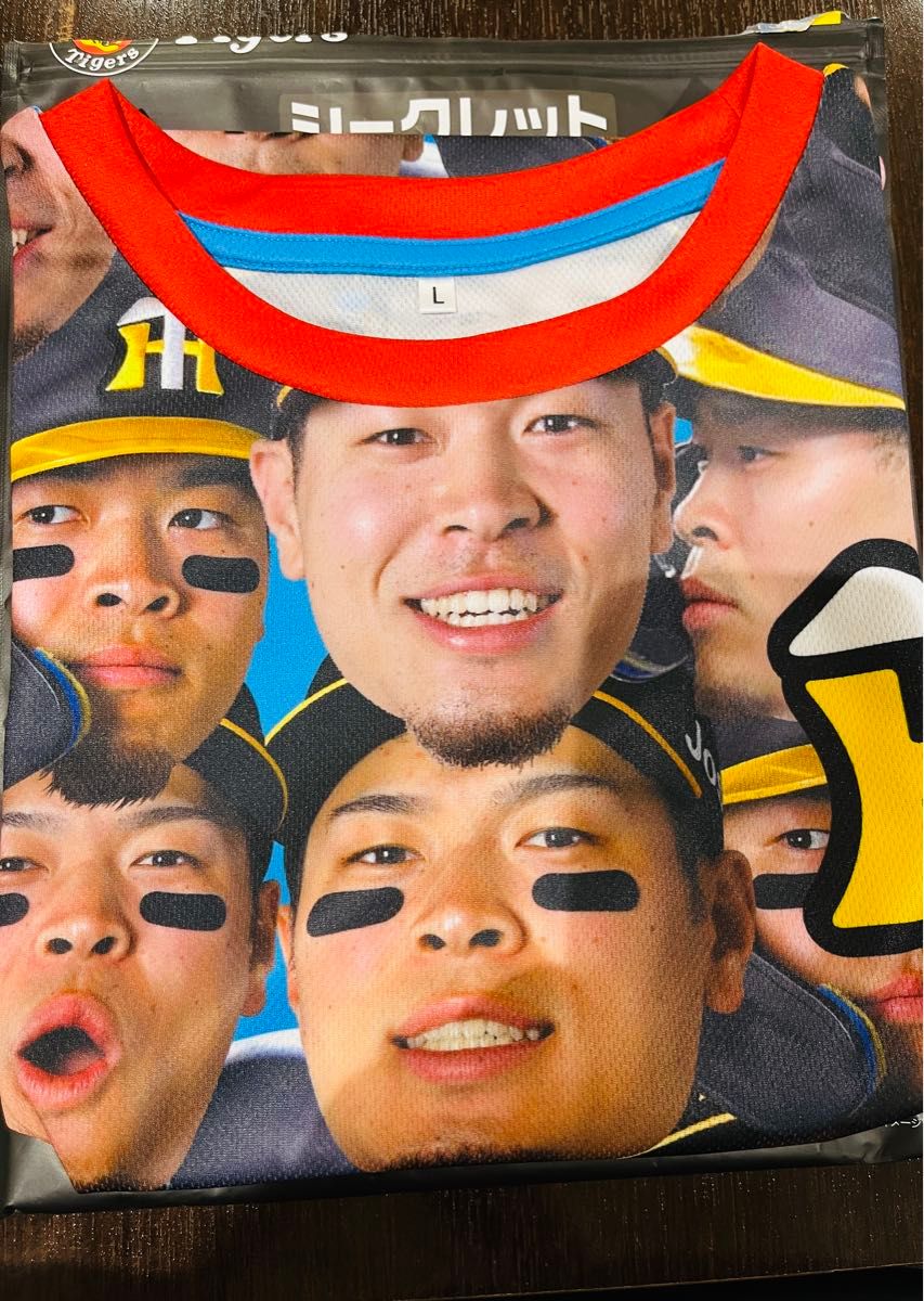 阪神タイガース シークレット 選手顔柄Tシャツ 佐藤輝明選手 阪神タイガース シークレット 選手顔柄Tシャツ 佐藤輝明選手