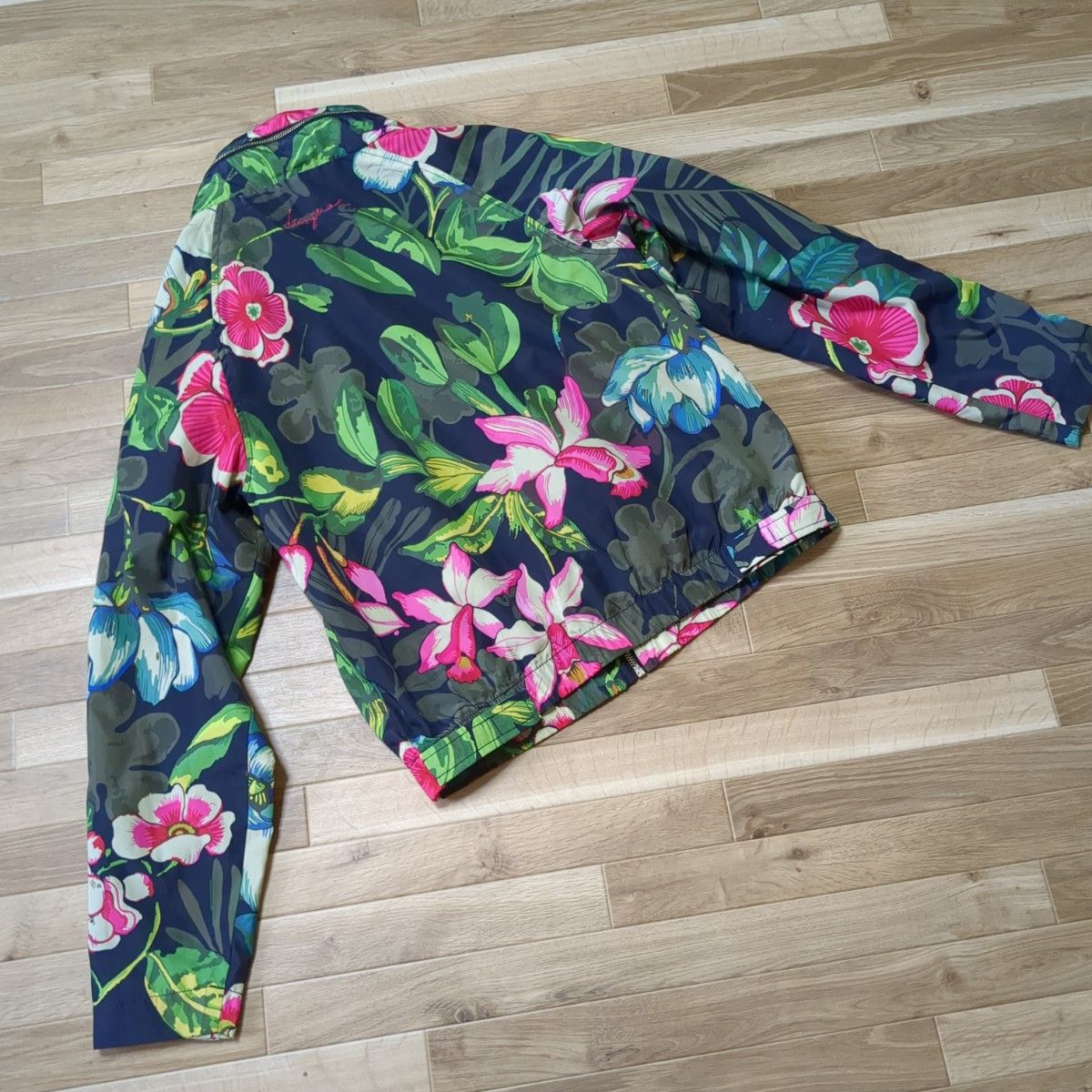 Desigual デジアグル ブルゾン 花柄 総柄 ナイロン ジャケット Desigual デジアグル ブルゾン 花柄 総柄 ナイロン ジャケット