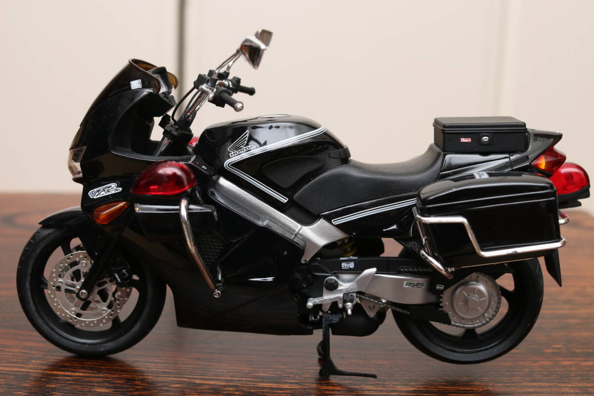 Yahoo!オークション - 1/12 Honda VFR 800P ”黒豹” 黒バイ Yahoo!オークション - 1/12 Honda VFR 800P ”黒豹” 黒バイ