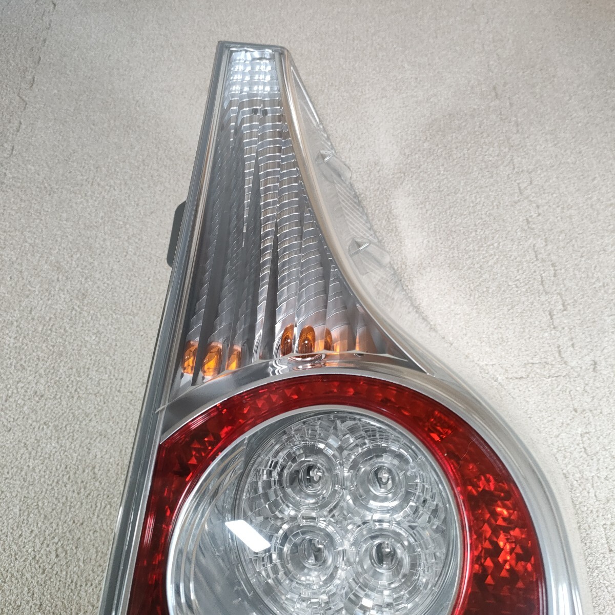 美品 トヨタ アクア NHP10 前期 LED テールランプ 左右セット 美品 トヨタ アクア NHP10 前期 LED テールランプ 左右セット