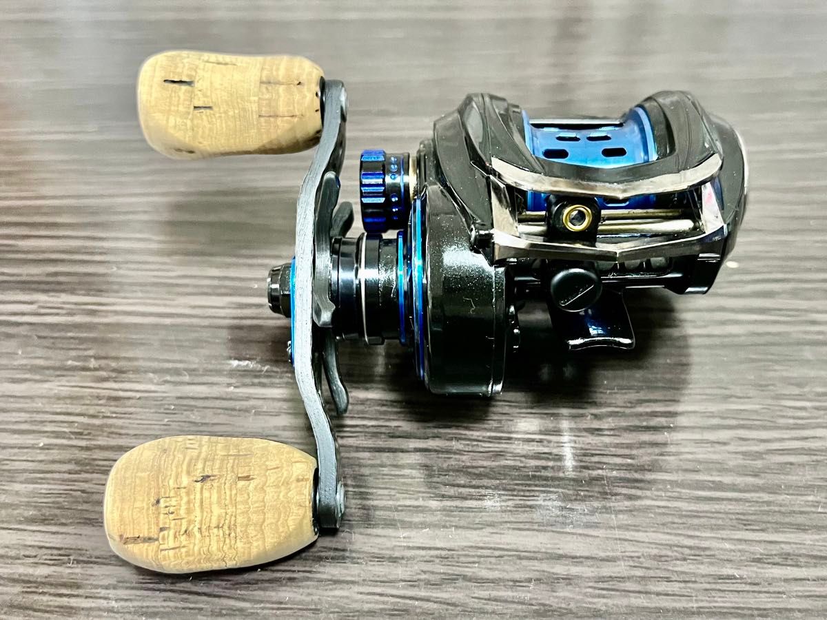 美品 REVO Deez 8 アブガルシア 右ハンドル 青木大介 レボ 美品 REVO Deez 8 アブガルシア 右ハンドル 青木大介 レボ