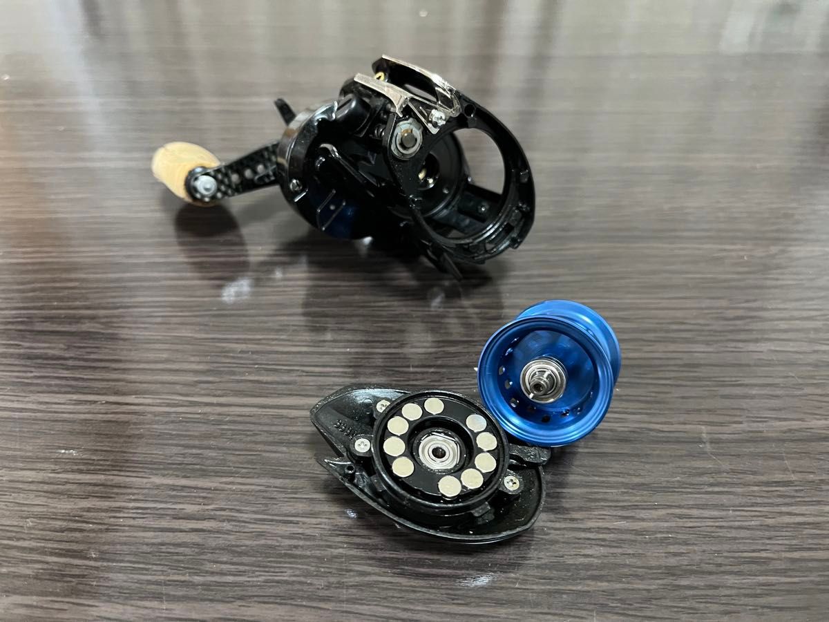 美品 REVO Deez 8 アブガルシア 右ハンドル 青木大介 レボ 美品 REVO Deez 8 アブガルシア 右ハンドル 青木大介 レボ