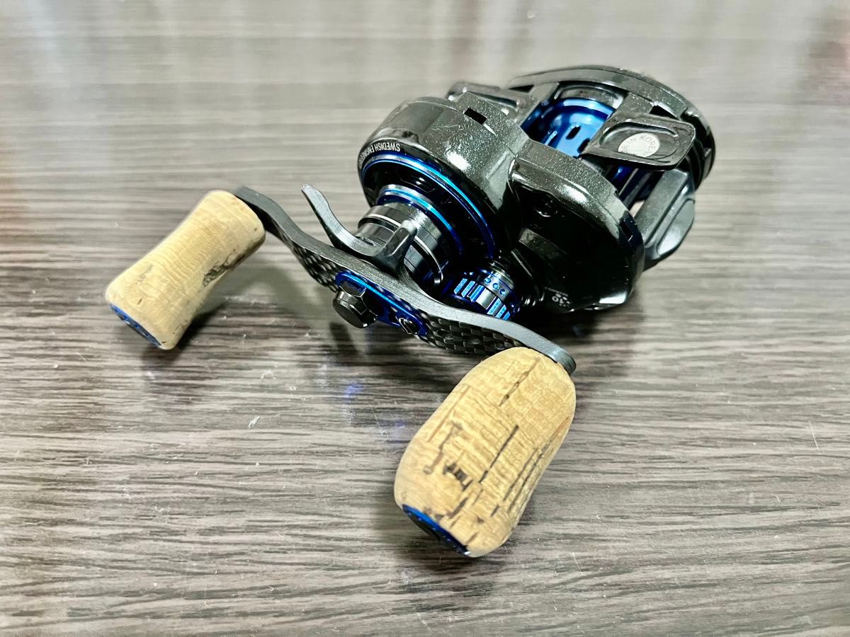 美品 REVO Deez 8 アブガルシア 右ハンドル 青木大介 レボ 美品 REVO Deez 8 アブガルシア 右ハンドル 青木大介 レボ
