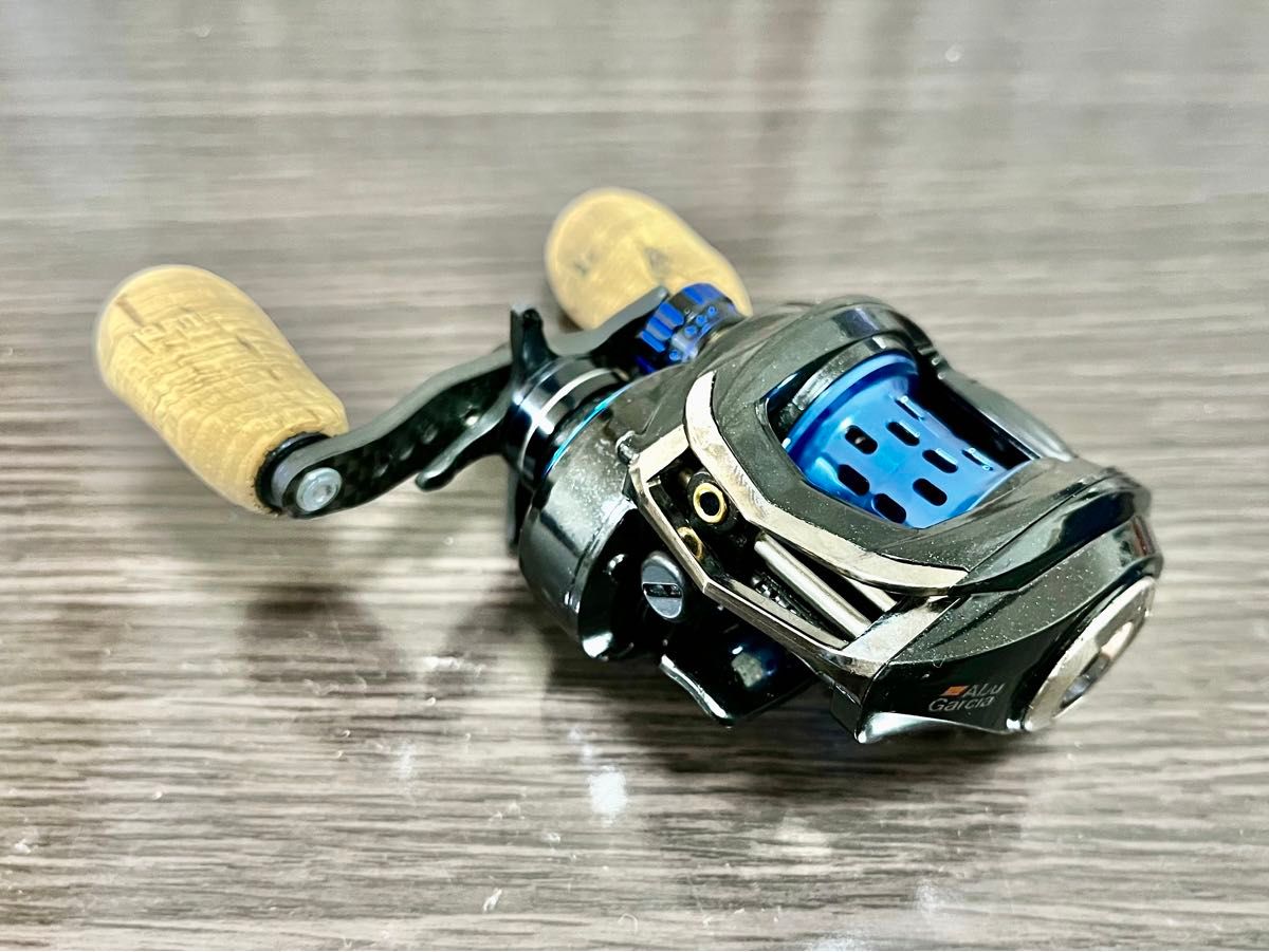 美品 REVO Deez 8 アブガルシア 右ハンドル 青木大介 レボ 美品 REVO Deez 8 アブガルシア 右ハンドル 青木大介 レボ