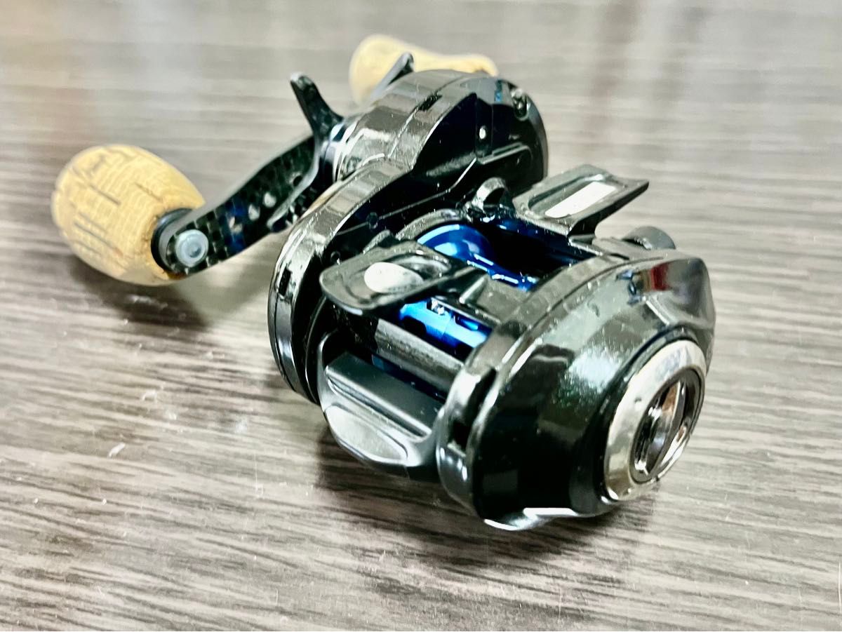 美品 REVO Deez 8 アブガルシア 右ハンドル 青木大介 レボ 美品 REVO Deez 8 アブガルシア 右ハンドル 青木大介 レボ