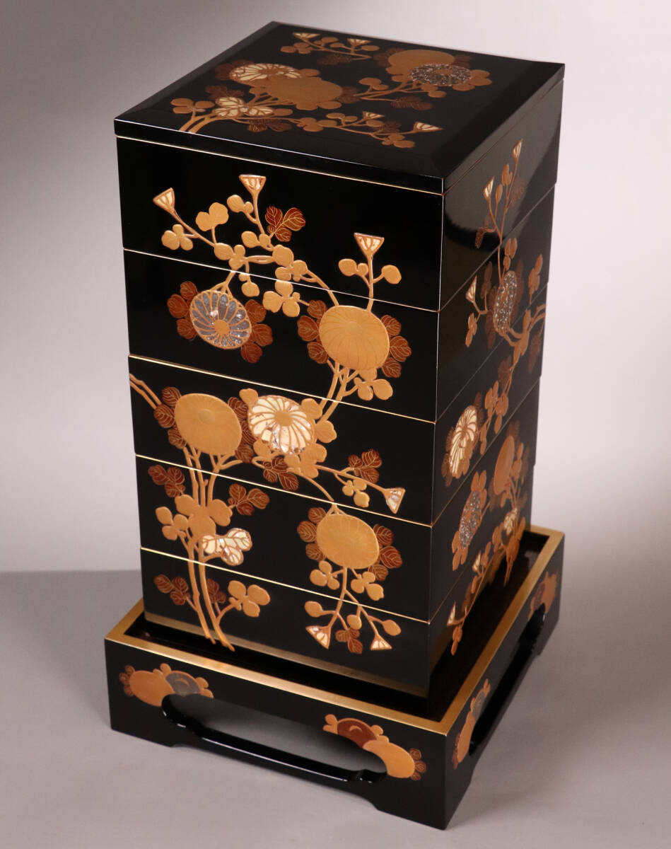 MA24 時代木製漆器 光琳蒔絵 五段重 重台 菊蝶金銀蒔絵 螺鈿細工 MA24 時代木製漆器 光琳蒔絵 五段重 重台 菊蝶金銀蒔絵 螺鈿細工