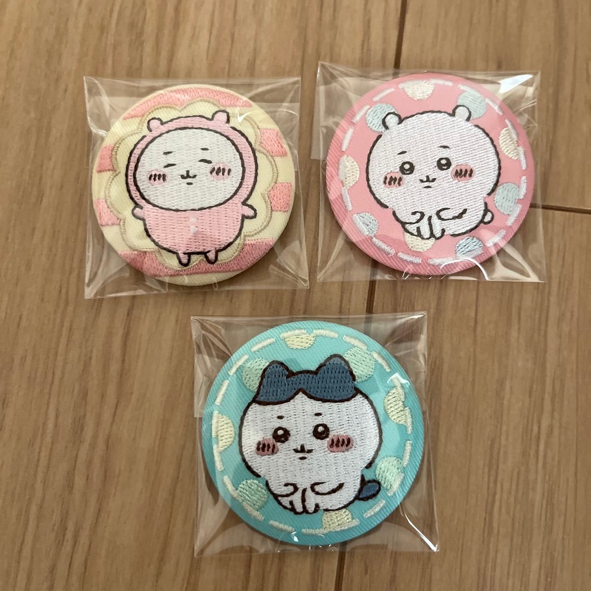 ちいかわ刺繍缶バッジ ハチワレ ちいかわ うさぎ バンダイ ちいかわ刺繍缶バッジ ハチワレ ちいかわ うさぎ バンダイ