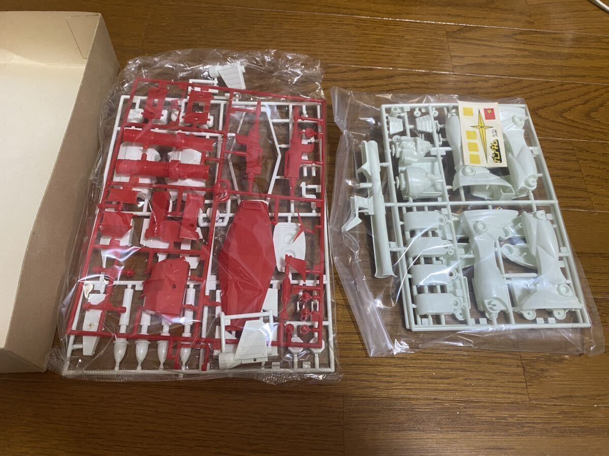 旧バンダイ 初版1/100ガンダム 盾シール版 80年7月製造 バンザイ 旧バンダイ 初版1/100ガンダム 盾シール版 80年7月製造 バンザイ