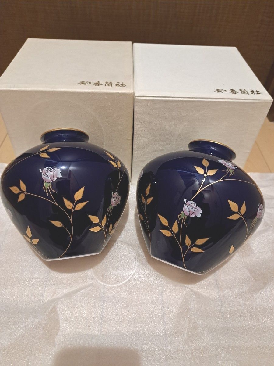 香蘭社 花瓶 花入 有田焼 陶器 金彩 フラワーベース 花器 対 2つ 香蘭社 花瓶 花入 有田焼 陶器 金彩 フラワーベース 花器 対 2つ