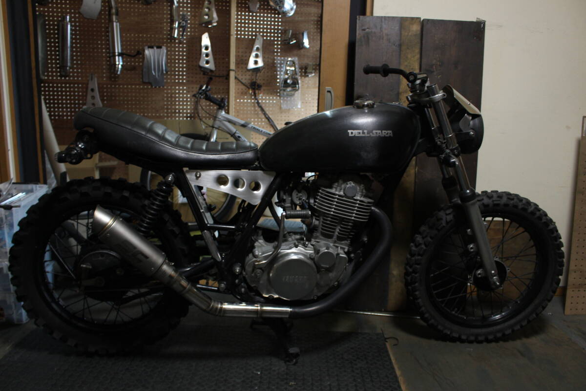 Bibian 比比昂 - SR400 500サイドカバー アルミ ガーニッシュ Bibian 比比昂 - SR400 500サイドカバー アルミ ガーニッシュ