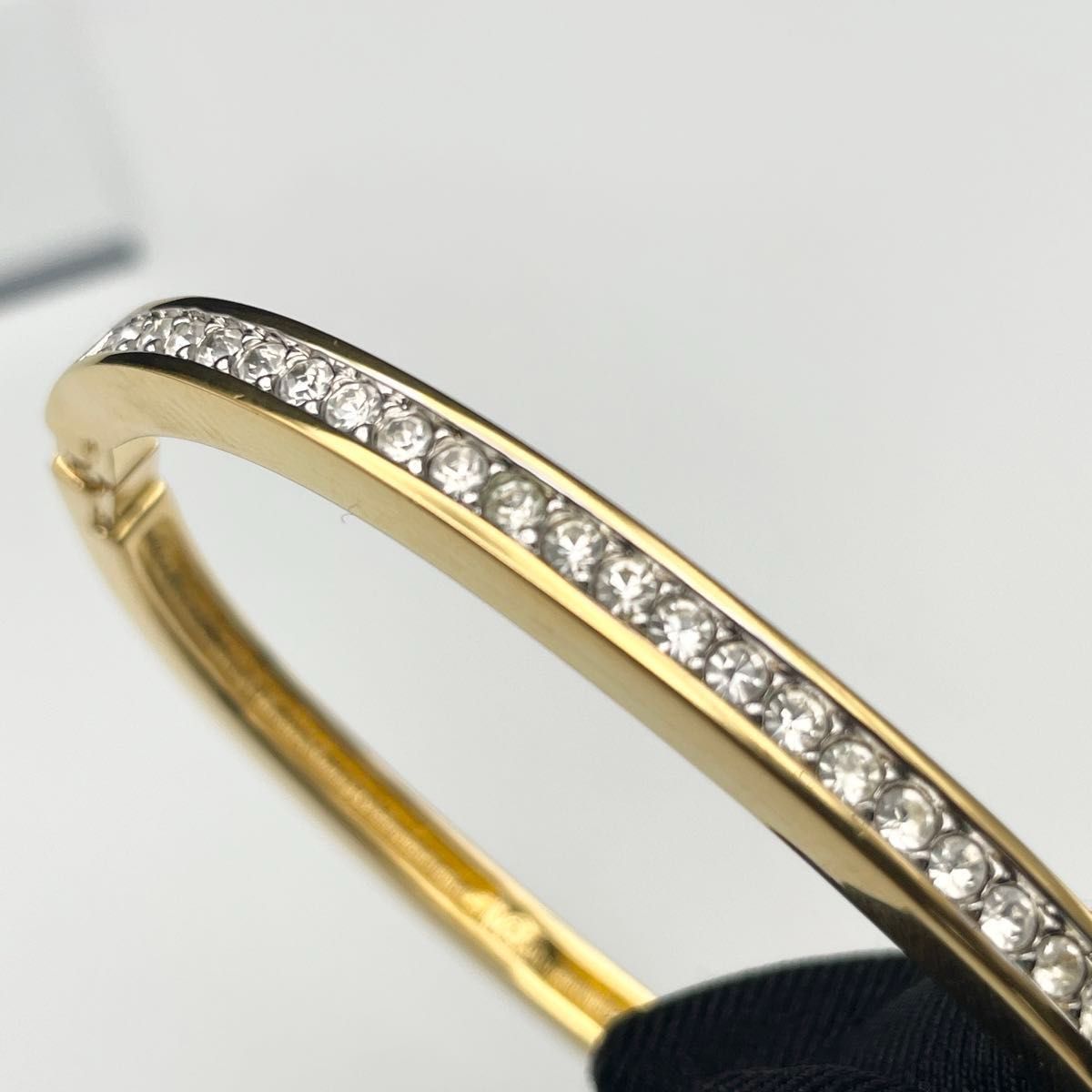 SWAROVSKI スワロフスキー Channel Set バングル ゴールド SWAROVSKI スワロフスキー Channel Set バングル ゴールド
