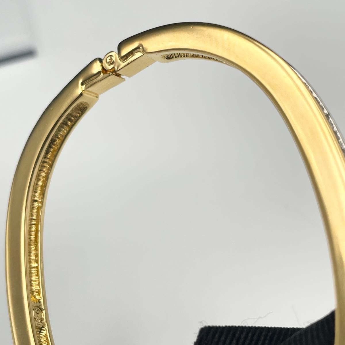 SWAROVSKI スワロフスキー Channel Set バングル ゴールド SWAROVSKI スワロフスキー Channel Set バングル ゴールド