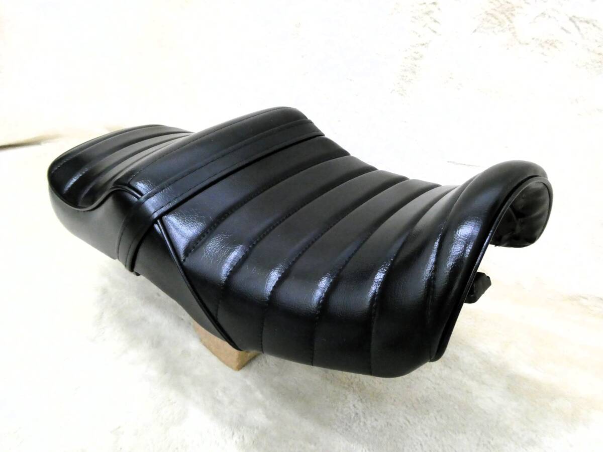 Bibian 比比昂- タックロールシート黒皮NC31 / CB400SF前期 Bibian 比比昂- タックロールシート黒皮NC31 / CB400SF前期