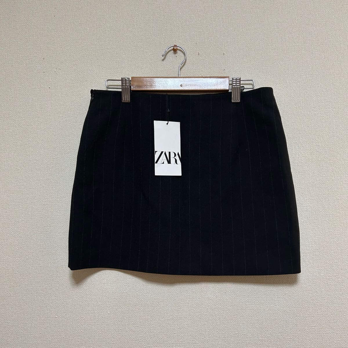 ZARA ザラ ストライプ ミニスカート ブラックレディースXSサイズ ZARA ザラ ストライプ ミニスカート ブラックレディースXSサイズ