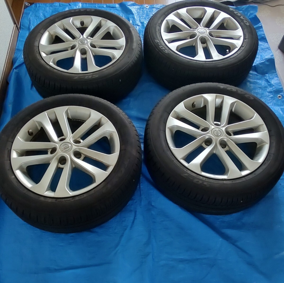 Yahoo!オークション - 日産 ジューク 純正 アルミホイール 215 Yahoo!オークション - 日産 ジューク 純正 アルミホイール 215