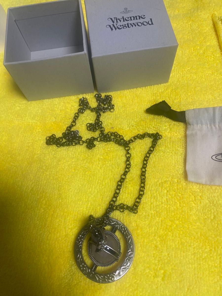 Vivienne Westwood 花刻印スモールネックレス ヴィヴィアン Vivienne Westwood 花刻印スモールネックレス ヴィヴィアン