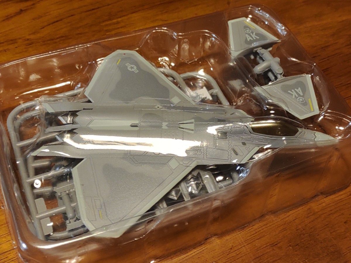 エフトイズ ハイスペックシリーズ 1/144 F-22 ラプター 1-2 エフトイズ ハイスペックシリーズ 1/144 F-22 ラプター 1-2