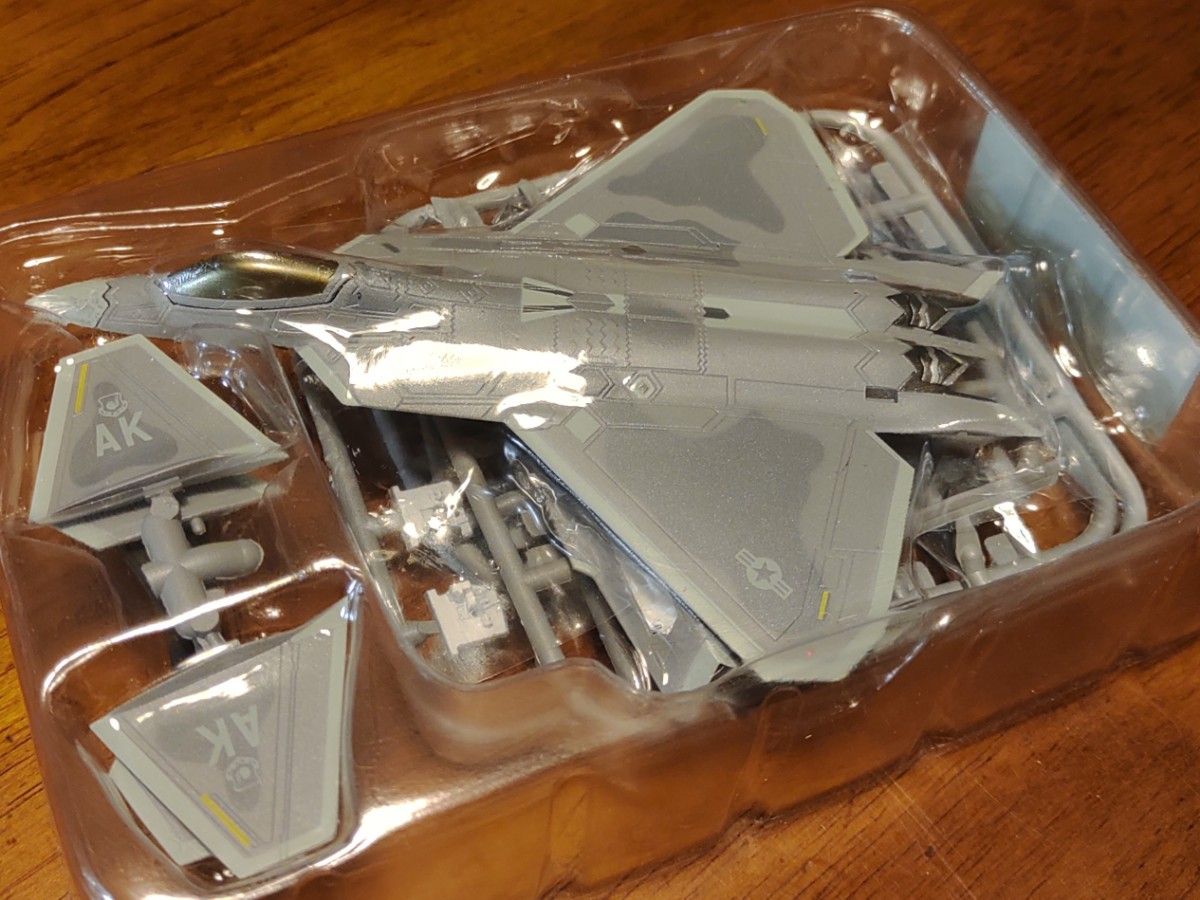 エフトイズ ハイスペックシリーズ 1/144 F-22 ラプター 1-2 エフトイズ ハイスペックシリーズ 1/144 F-22 ラプター 1-2