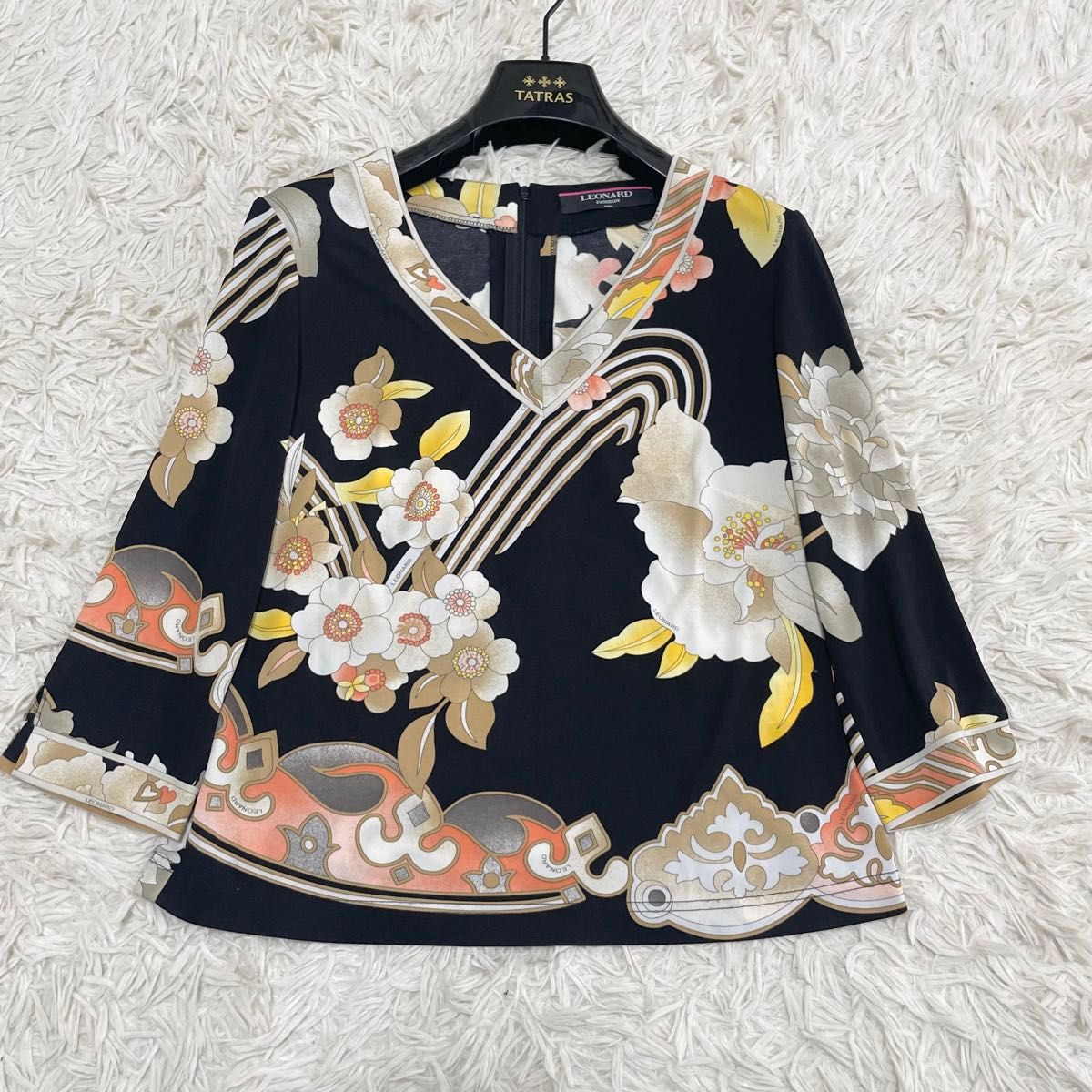 美品✨レオナール カンカン素材 花柄 トリム トップス 美品✨レオナール カンカン素材 花柄 トリム トップス
