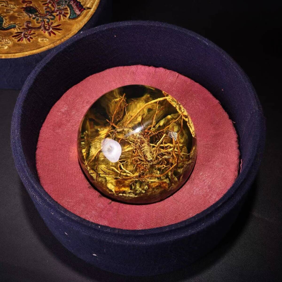 清・古琥珀原石彫・刺盒・箱付』極細工・東洋彫刻・骨董品・古賞 清・古琥珀原石彫・刺盒・箱付』極細工・東洋彫刻・骨董品・古賞