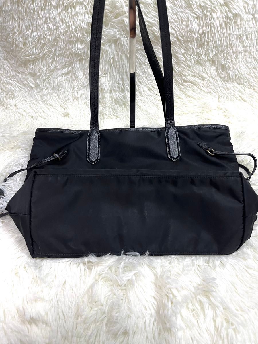 プラダ PRADA トートバッグ ショルダーバッグ A4収納可 通勤 黒 プラダ PRADA トートバッグ ショルダーバッグ A4収納可 通勤 黒