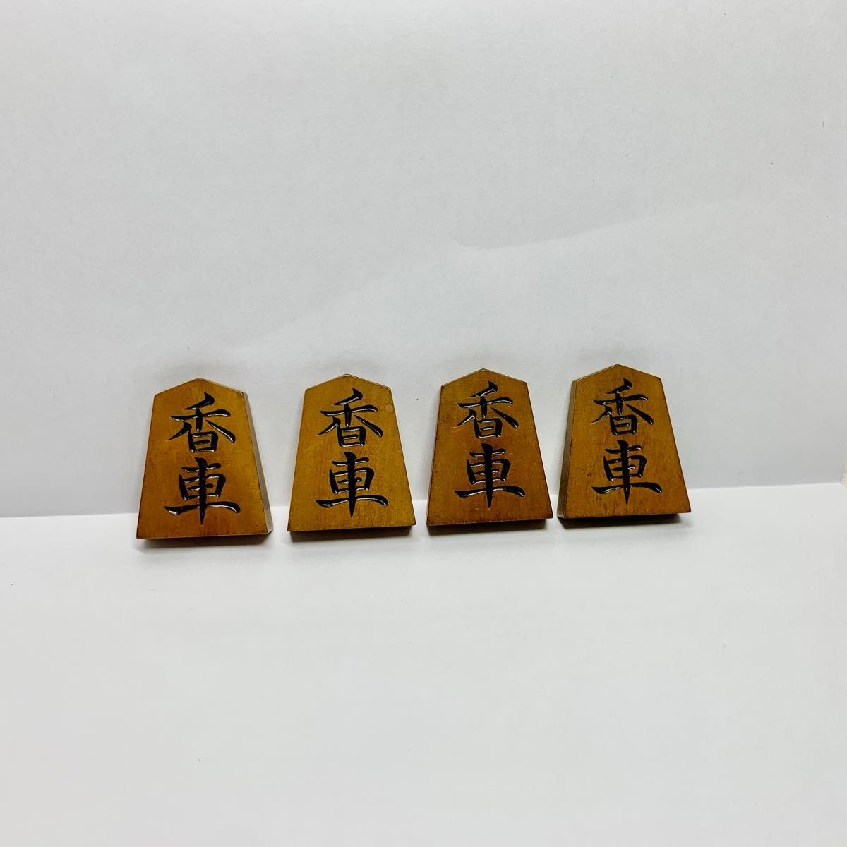 飴色黄楊駒 玉山作 上彫 アンティーク品 黄楊彫駒 /将棋駒/錦旗 飴色黄楊駒 玉山作 上彫 アンティーク品 黄楊彫駒 /将棋駒/錦旗