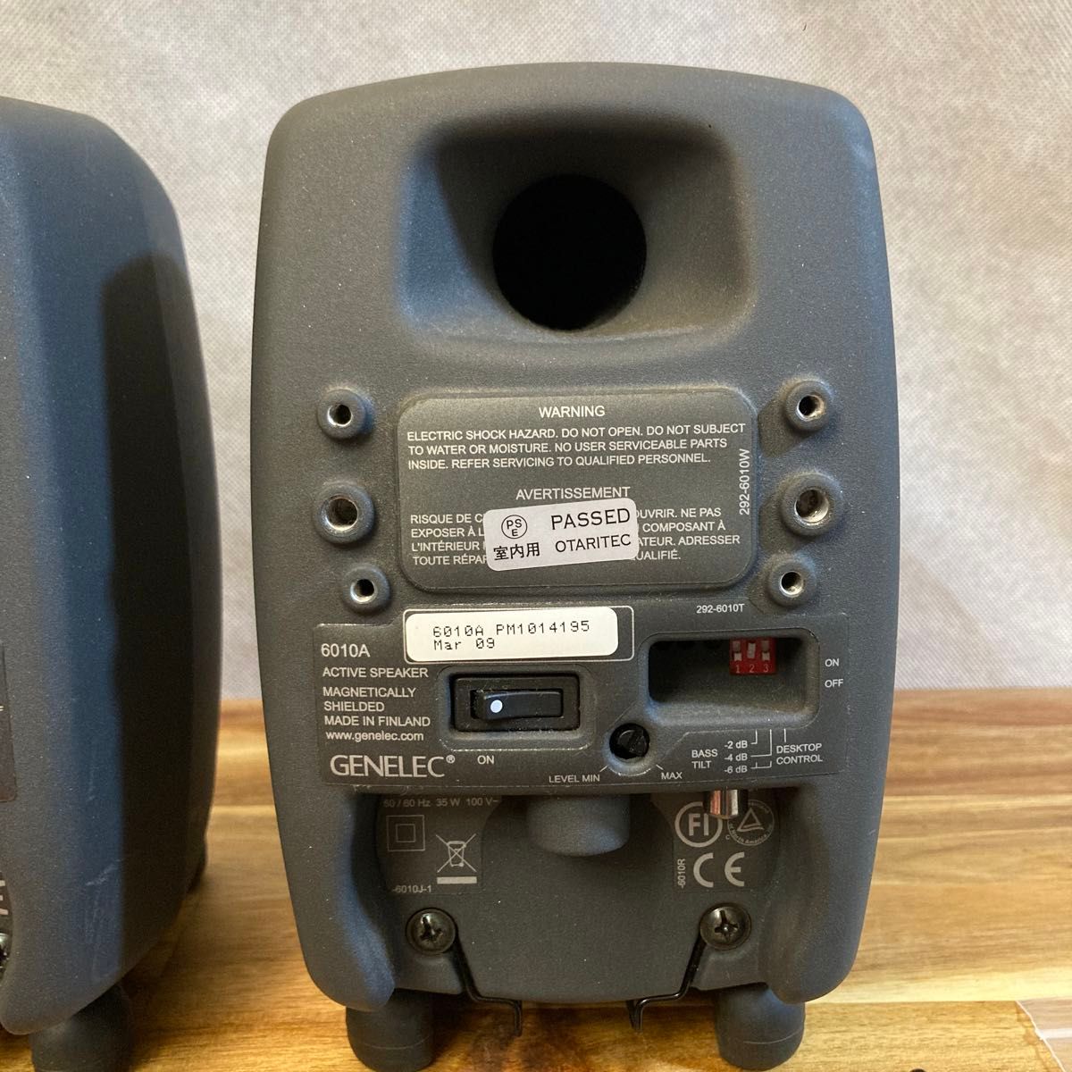 genelec 熟し 6010A ペア 片方ノイズ有り genelec 熟し 6010A ペア 片方ノイズ有り