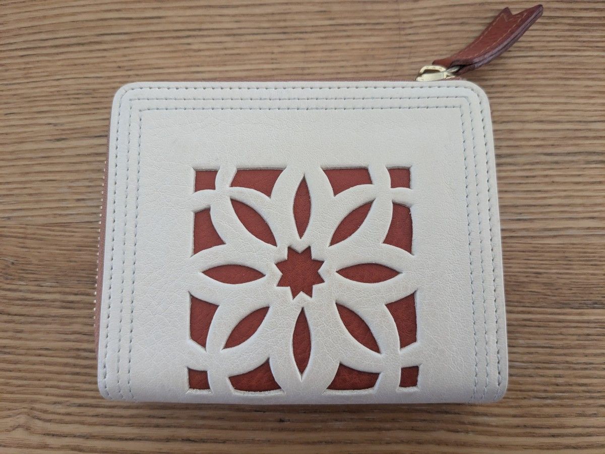 ミンクときなこ 新品 ゲンテン カットワーク ミニ財布 美品 genten ゲンテン カットワーク L字ファスナーミニ財布