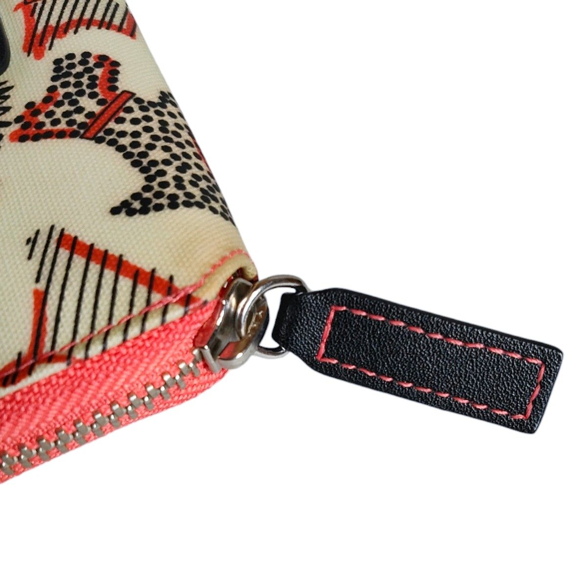 レア RADLEY LONDON ラドリーロンドン ミニ財布 犬 テリア 総柄 レア RADLEY LONDON ラドリーロンドン ミニ財布 犬 テリア 総柄