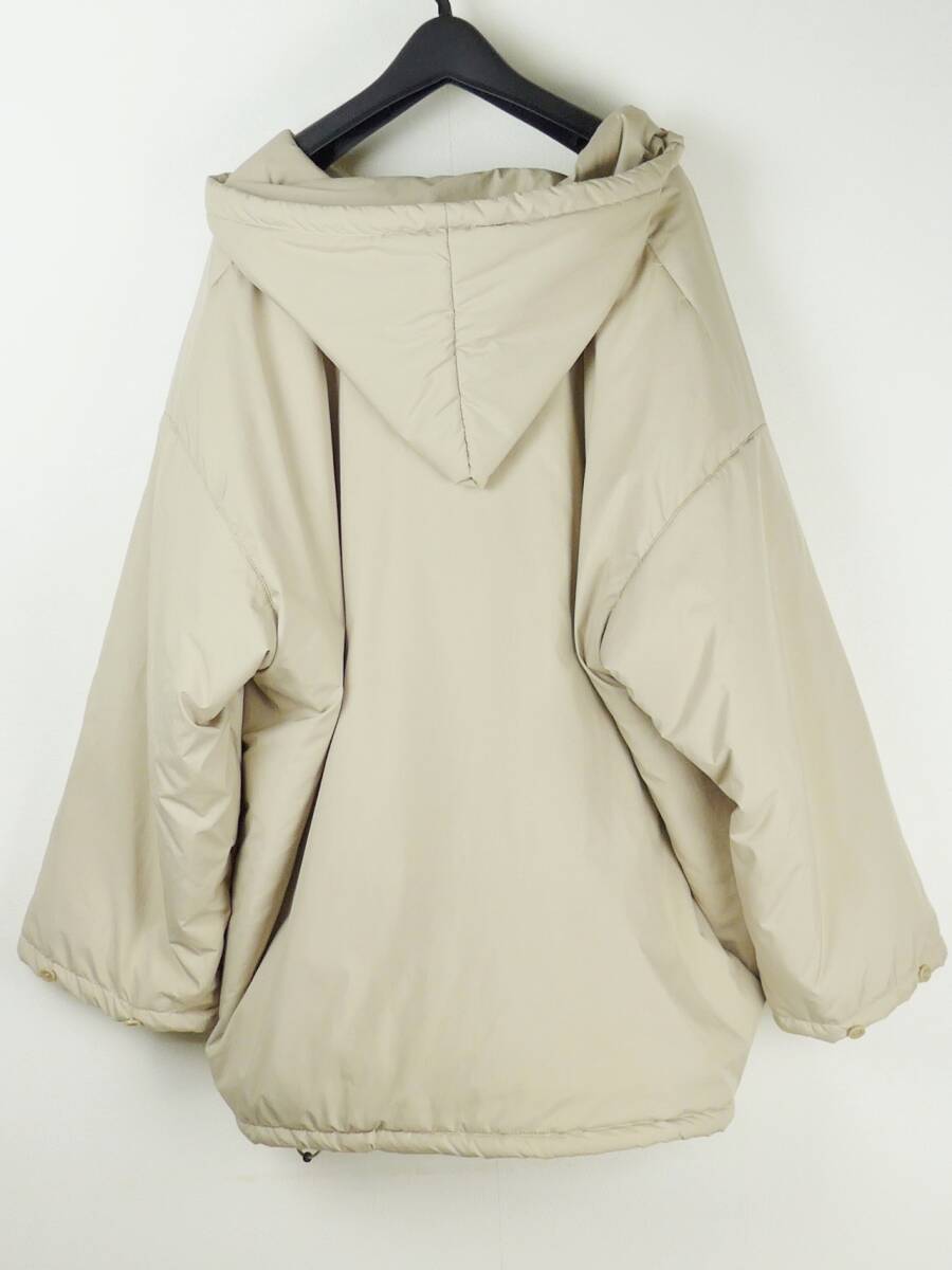 thehighlights ザハイライツ 23AW 'over' few beige プルオーバーパーカー1 ライトベージュ 中綿パーカー LIMONTA社リサイクルポリエステル thehighlights ザハイライツ 23AW 'over' few beige プルオーバーパーカー1 ライトベージュ 中綿パーカー LIMONTA社リサイクルポリエステル