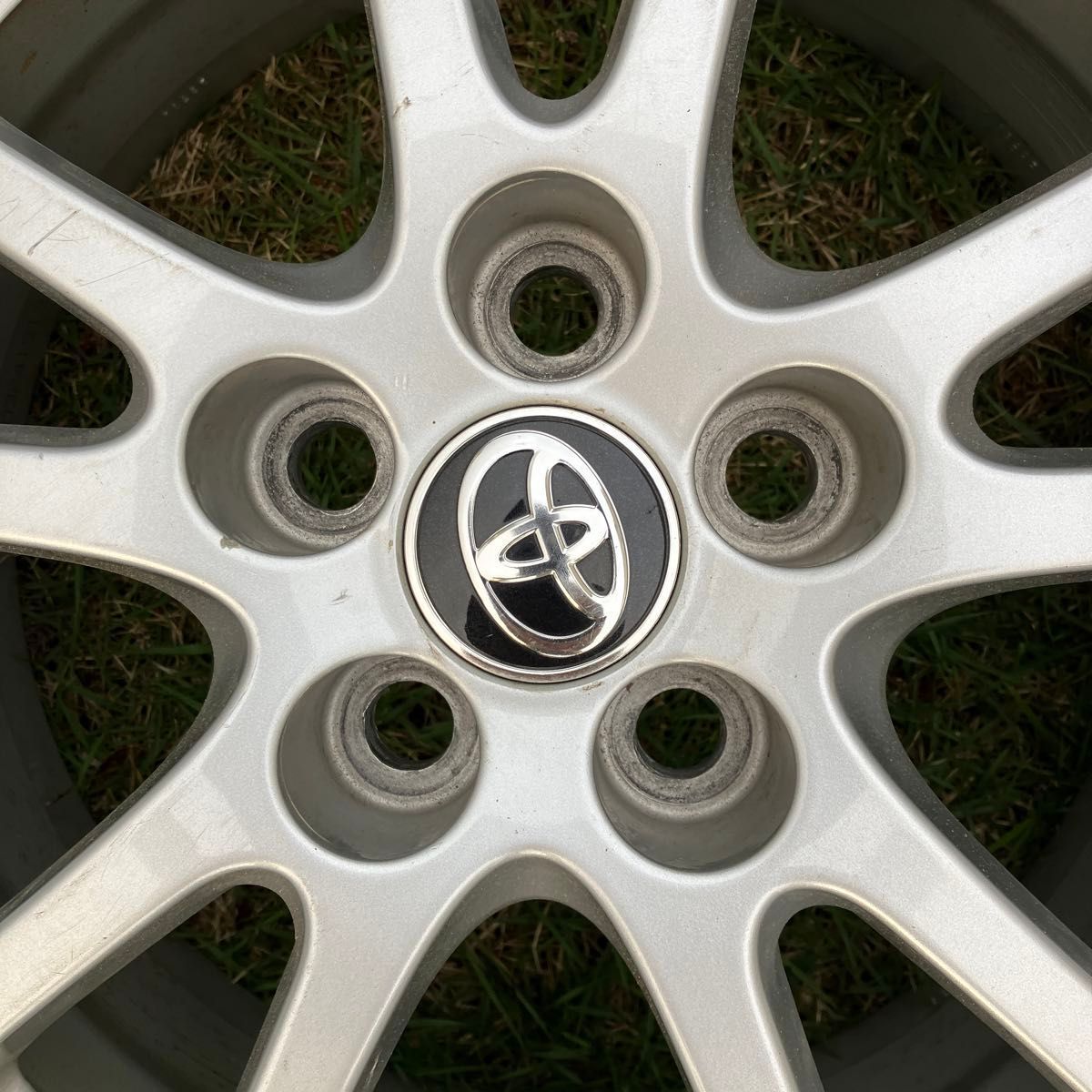 トヨタプリウス50純正 15インチ アルミホイールセンターキャップ トヨタプリウス50純正 15インチ アルミホイールセンターキャップ
