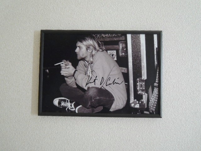 A4 額付き ポスター カートコバーン Kurt Cobain カーディガン A4 額付き ポスター カートコバーン Kurt Cobain カーディガン