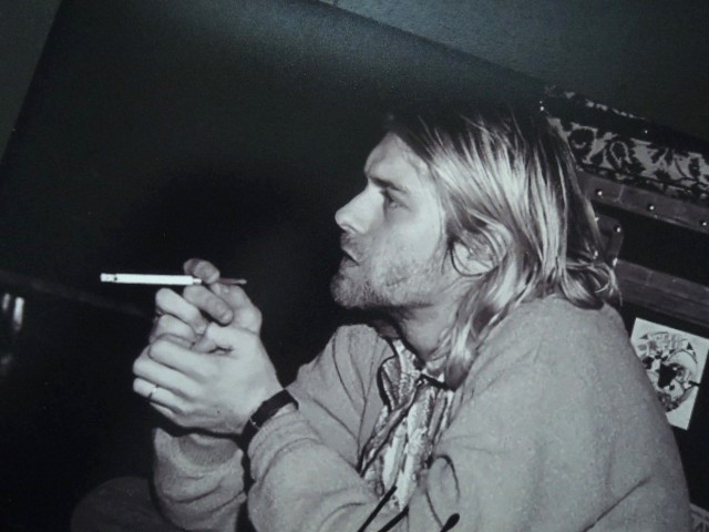 A4 額付き ポスター カートコバーン Kurt Cobain カーディガン A4 額付き ポスター カートコバーン Kurt Cobain カーディガン