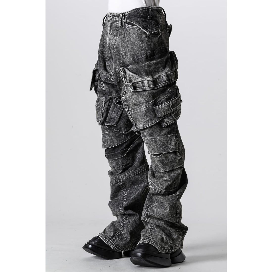新品JULIUSユリウス 10 5ozストレッチデニムガスマスクカーゴワイドパンツ Acid Gray 新品JULIUSユリウス 10 5ozストレッチデニムガスマスクカーゴワイドパンツ Acid Gray