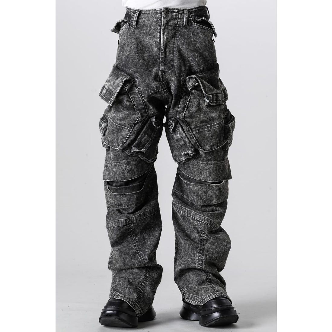 新品JULIUSユリウス 10 5ozストレッチデニムガスマスクカーゴワイドパンツ Acid Gray 新品JULIUSユリウス 10 5ozストレッチデニムガスマスクカーゴワイドパンツ Acid Gray