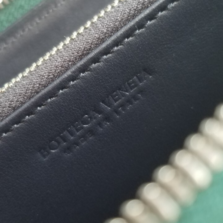 新品 BOTTEGA VENETA ボッテガヴェネタ バイカラー ジップ 新品 BOTTEGA VENETA ボッテガヴェネタ バイカラー ジップ