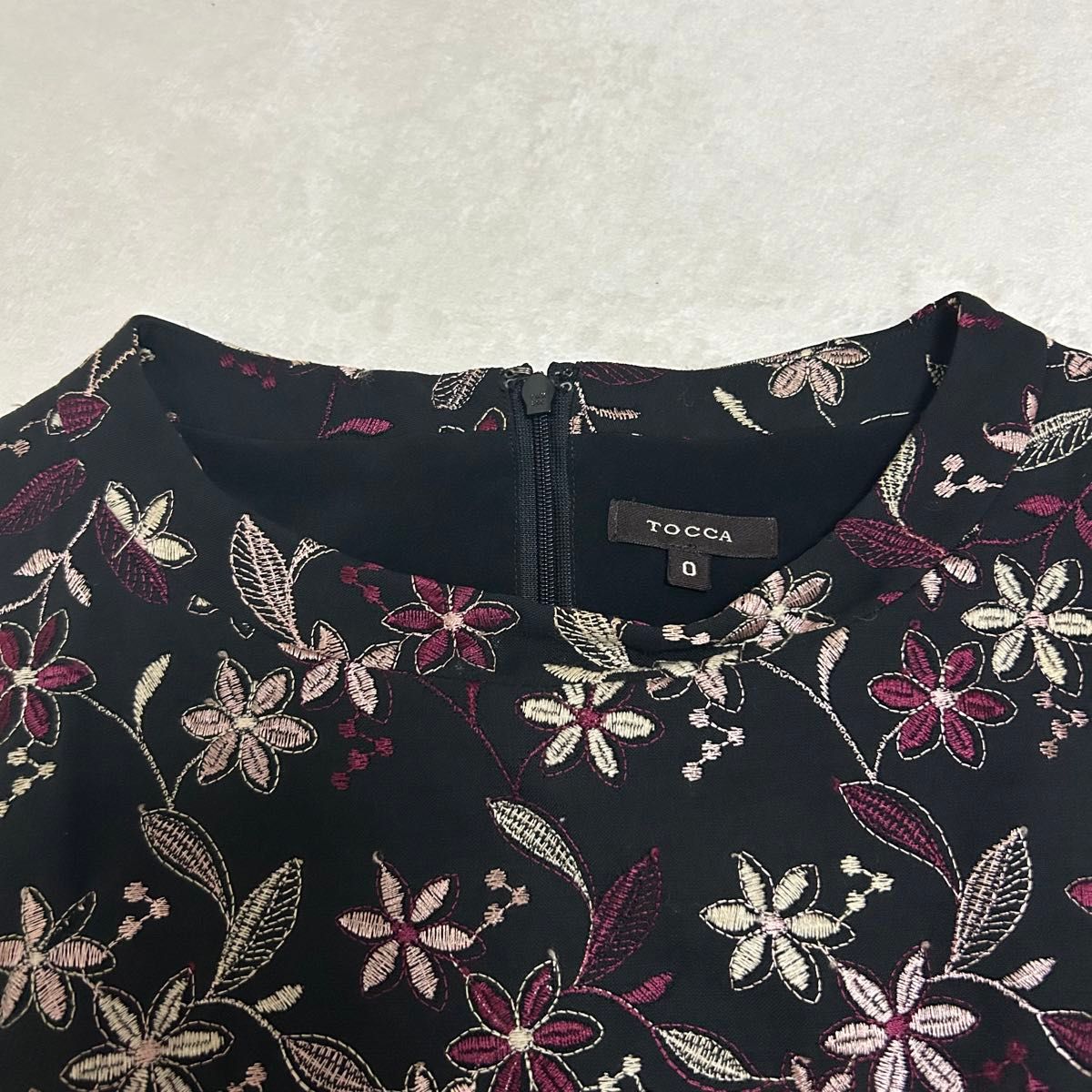 TOOCA トッカ ワンピース 刺繍 花柄 総柄 黒 ブラック 膝上 TOOCA トッカ ワンピース 刺繍 花柄 総柄 黒 ブラック 膝上