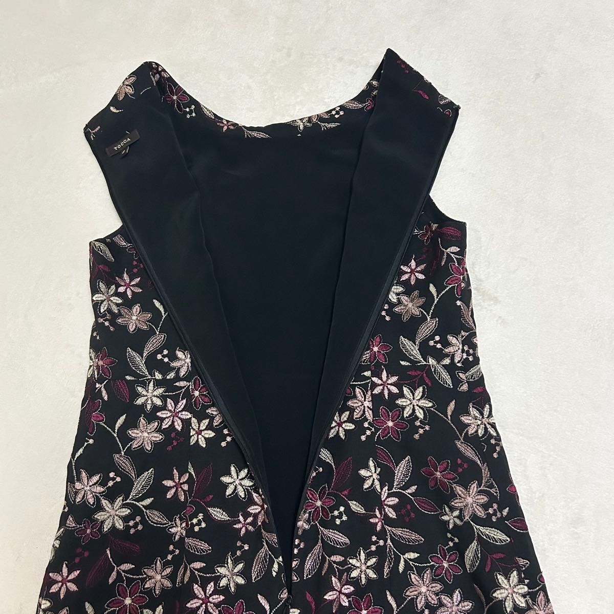 TOOCA トッカ ワンピース 刺繍 花柄 総柄 黒 ブラック 膝上 TOOCA トッカ ワンピース 刺繍 花柄 総柄 黒 ブラック 膝上