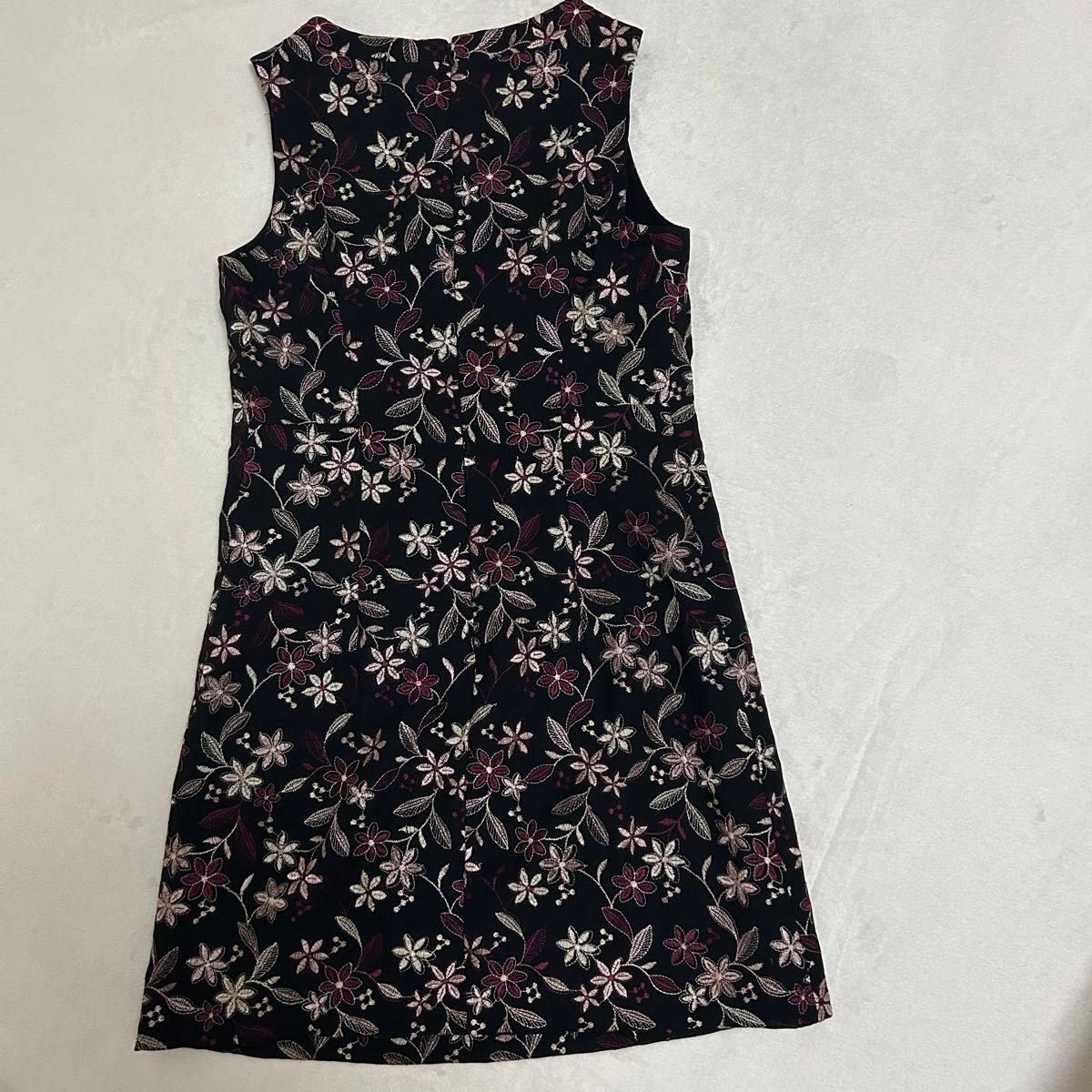 TOOCA トッカ ワンピース 刺繍 花柄 総柄 黒 ブラック 膝上 TOOCA トッカ ワンピース 刺繍 花柄 総柄 黒 ブラック 膝上