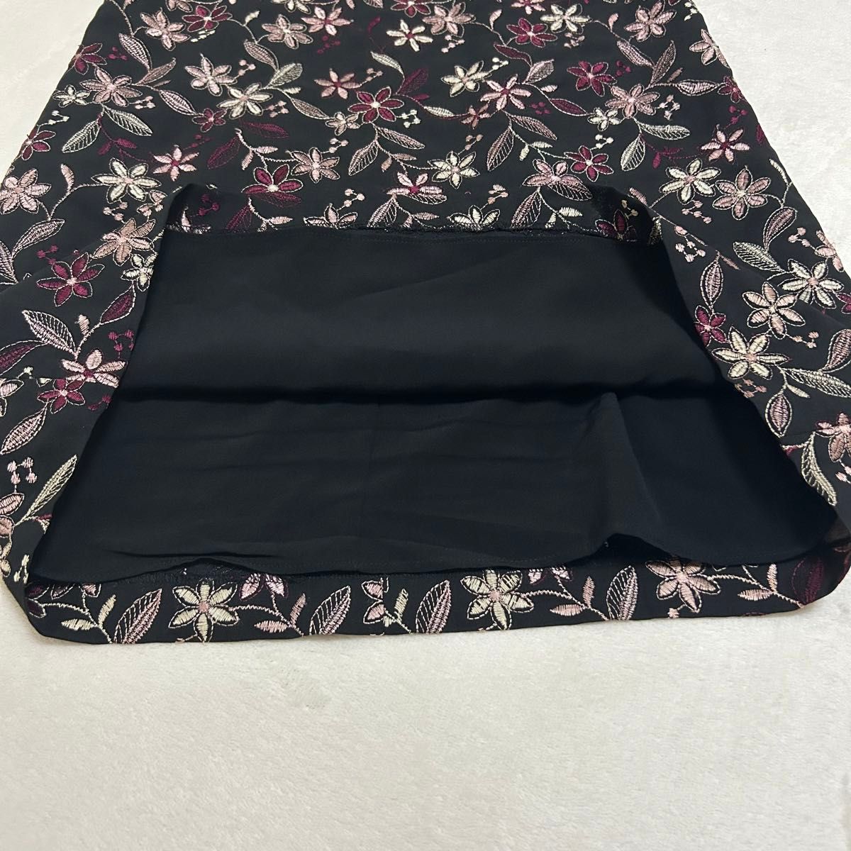 TOOCA トッカ ワンピース 刺繍 花柄 総柄 黒 ブラック 膝上 TOOCA トッカ ワンピース 刺繍 花柄 総柄 黒 ブラック 膝上