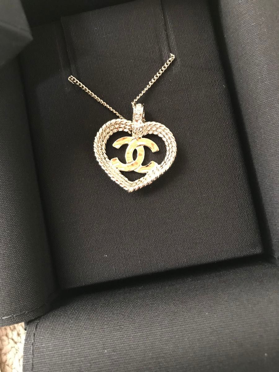 シャネル CHANEL 2024新作 可愛いハートココマークネックレス シャネル CHANEL 2024新作 可愛いハートココマークネックレス
