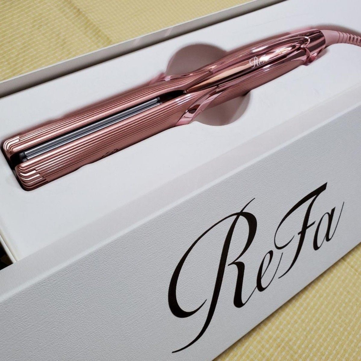 新品 未開封品 リファ 最新モデル ストレートアイロンプロ 新品 未開封品 リファ 最新モデル ストレートアイロンプロ