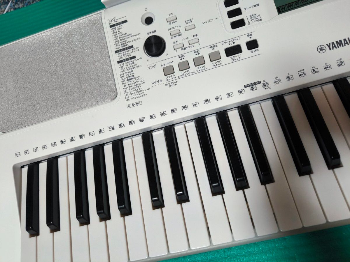 ほぼ新品2020年製】 ヤマハ 電子キーボード EZ-300/光る鍵盤 ほぼ新品2020年製】 ヤマハ 電子キーボード EZ-300/光る鍵盤