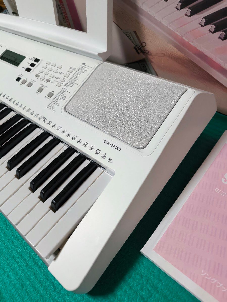 ほぼ新品2020年製】 ヤマハ 電子キーボード EZ-300/光る鍵盤 ほぼ新品2020年製】 ヤマハ 電子キーボード EZ-300/光る鍵盤