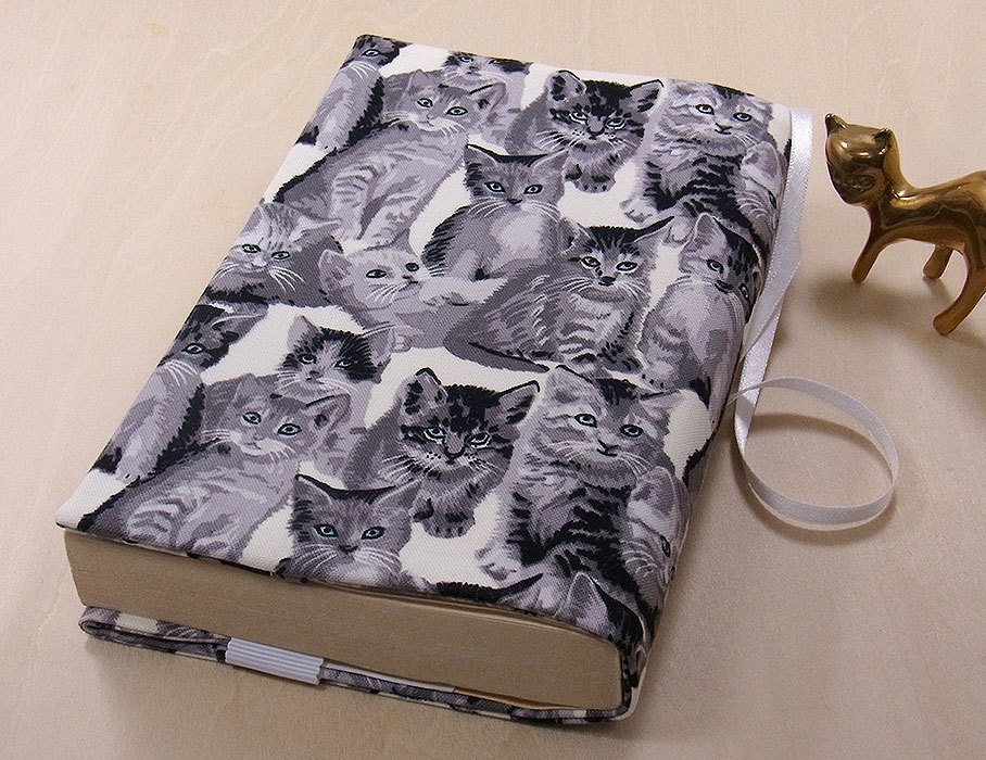 07 B hand made library book@② book cover white black . cat monochrome reading house book@ liking cat .. cat cat cat present 