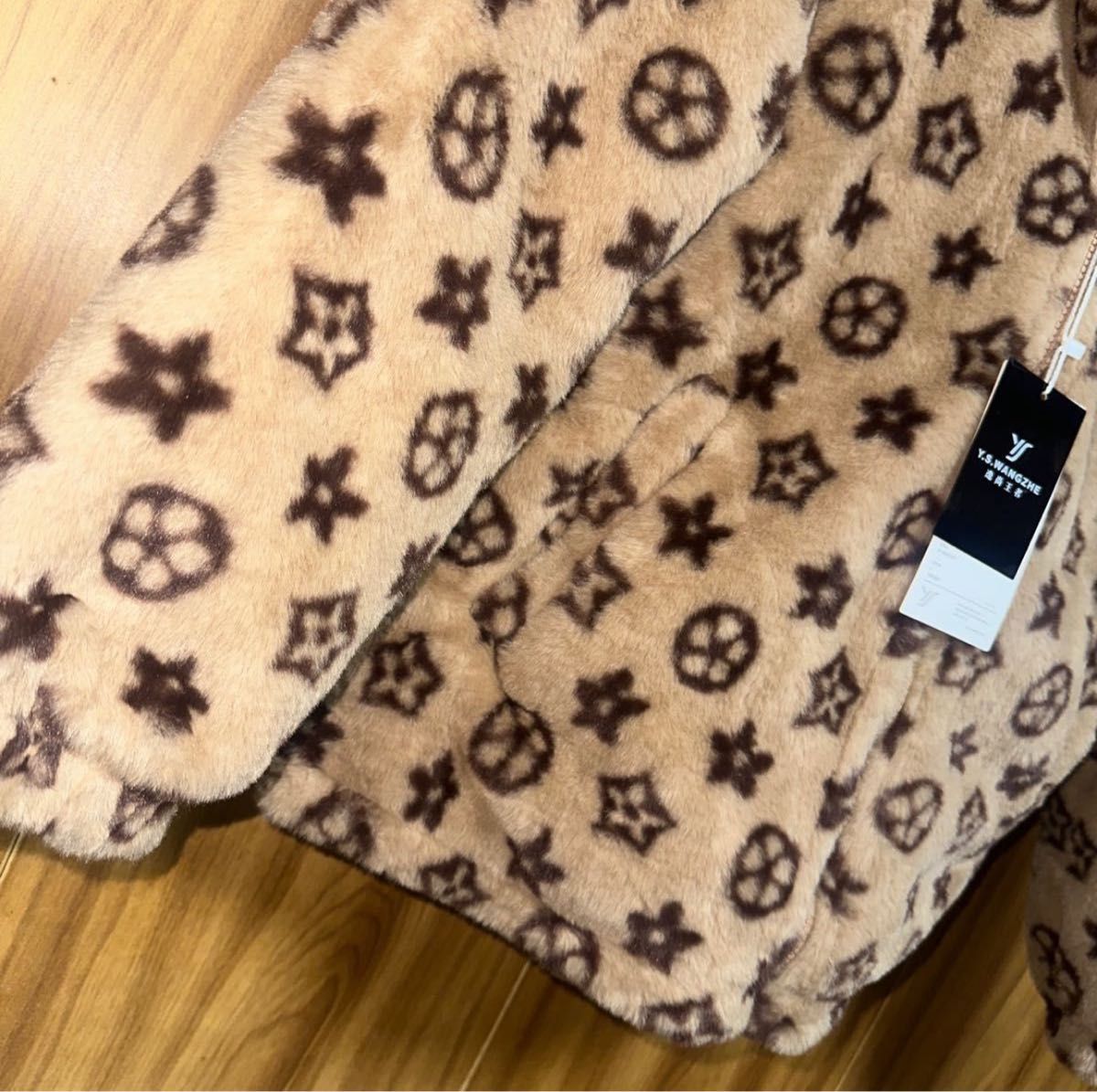 新品 ファーコート モノグラム柄 ブラウン M ビッグシルエット 新品 ファーコート モノグラム柄 ブラウン M ビッグシルエット