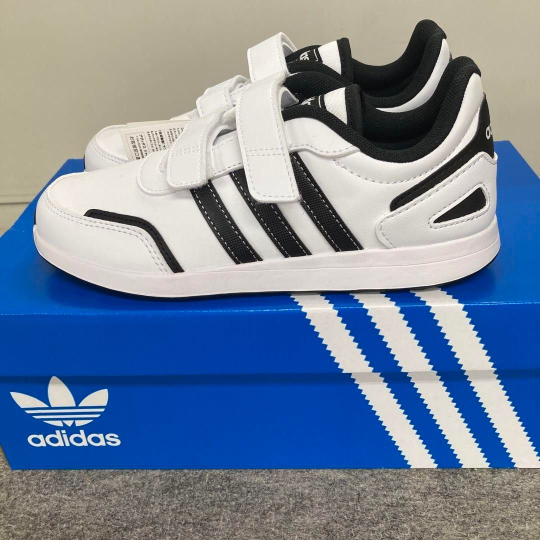 新品adidasアディダスキッズジュニアランニングシューズスニーカー21白黒　アディダスシューズ　アディダススニーカー